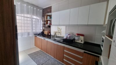 Casa Jd Aeroporto 3 d com armários, ótima localização