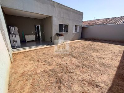 Casa Geisel moderna 2 dormitórios com terreno no fundo