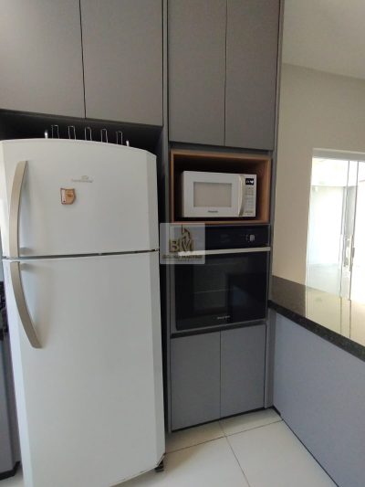 Casa Geisel moderna 2 dormitórios com terreno no fundo