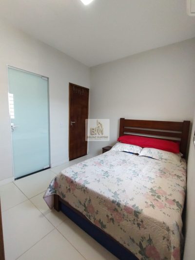 Casa Geisel moderna 2 dormitórios com terreno no fundo