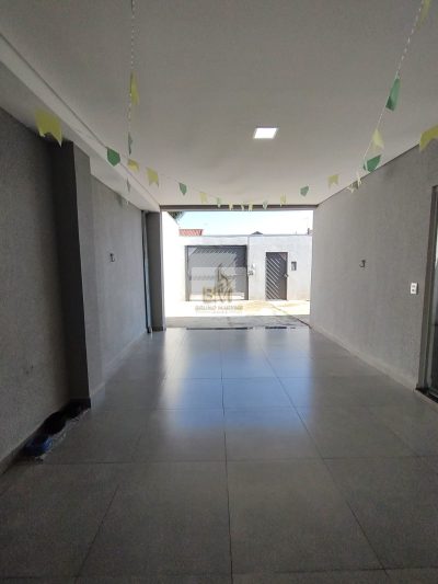Casa Geisel moderna 2 dormitórios com terreno no fundo