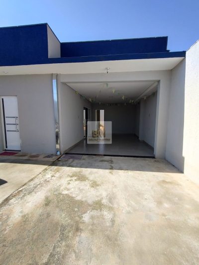 Casa Geisel moderna 2 dormitórios com terreno no fundo